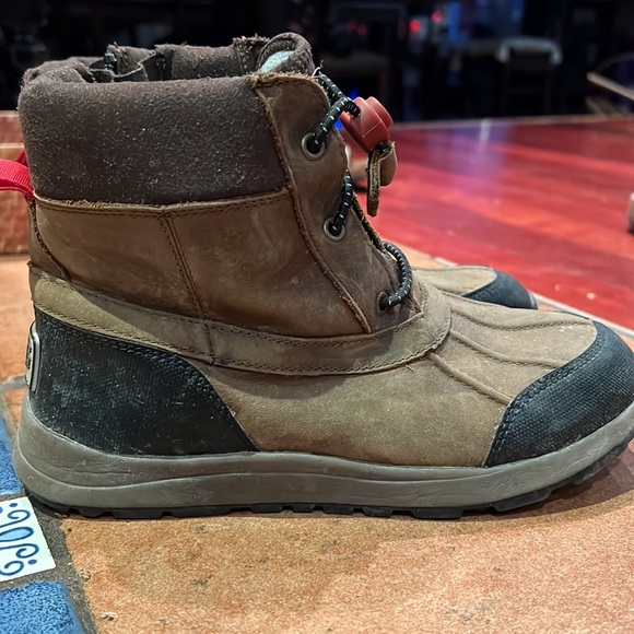 Ugg boots worn less then 20 times :) - Picture 2 of 3